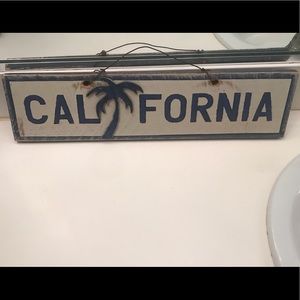 “California” sign